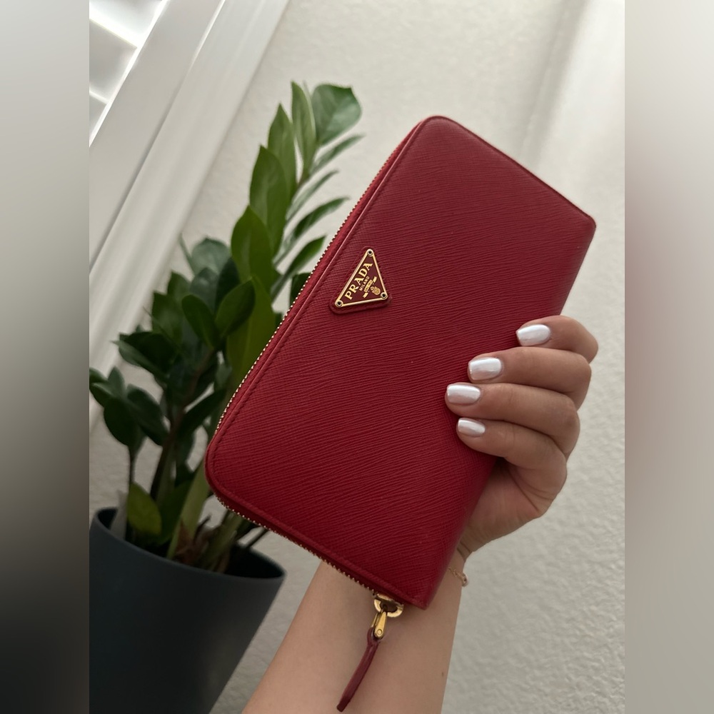 Preloved Prada Saffiano Zippy Wallet Red